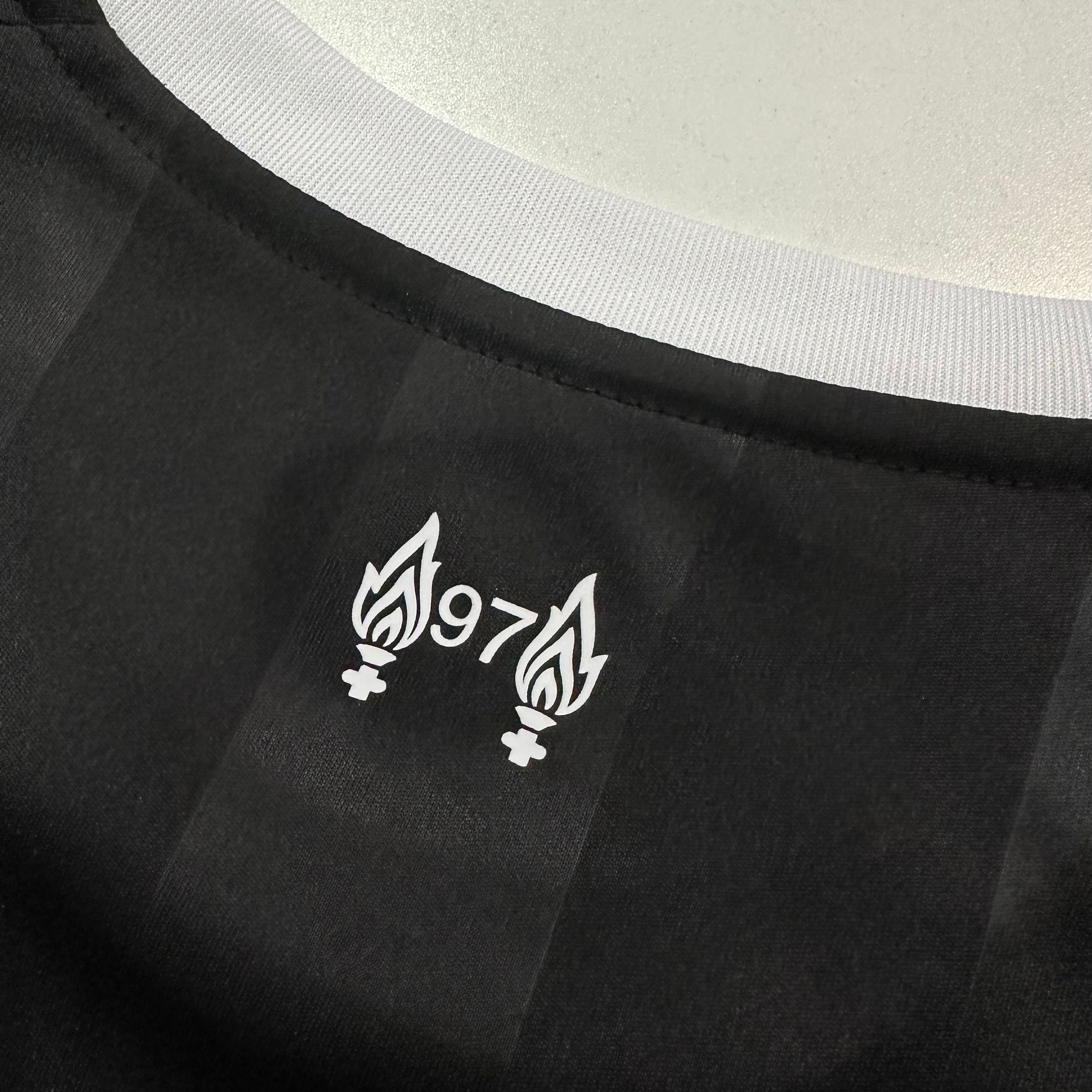 Liverpool Retro Kit – Black & White Edition