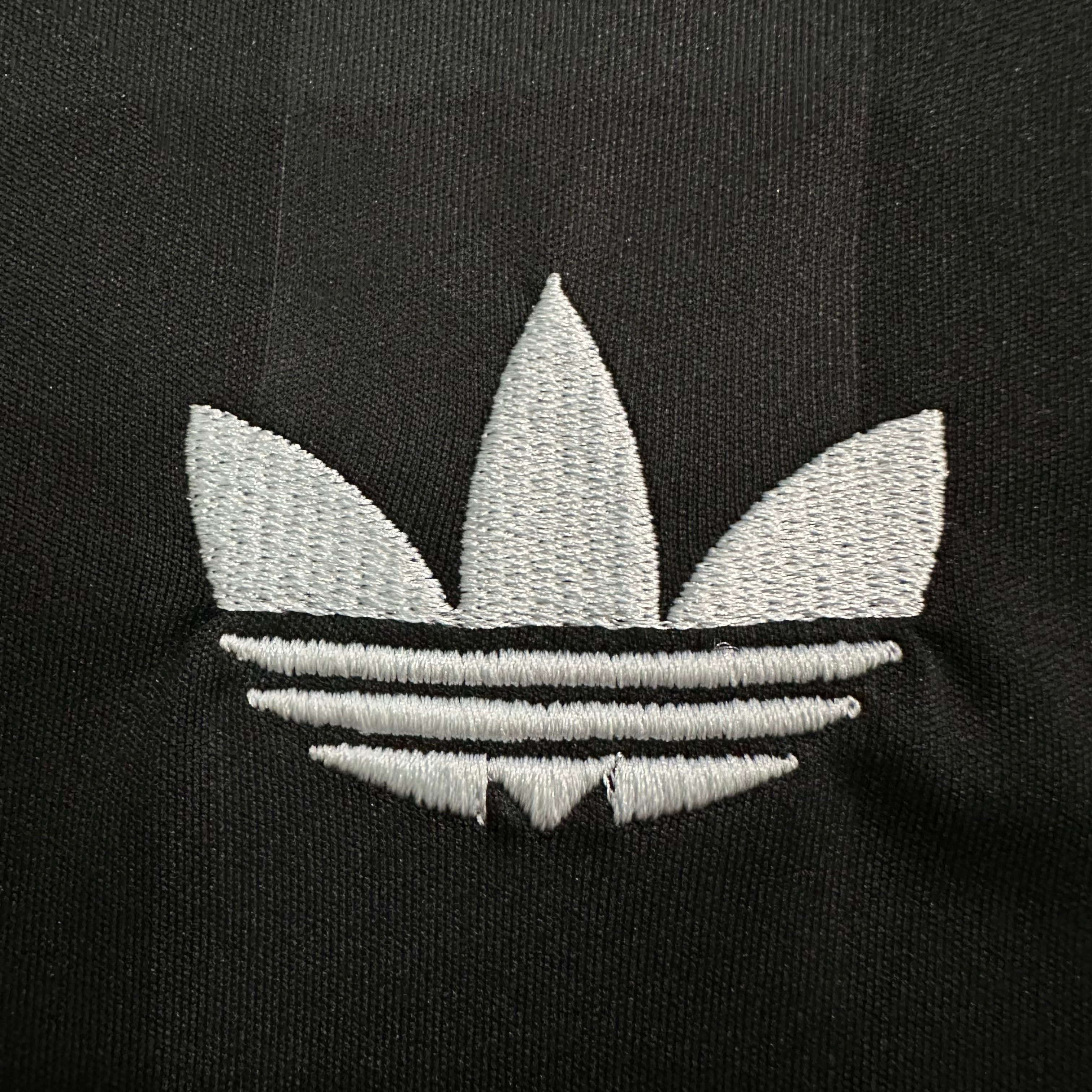 Liverpool Retro Kit – Black & White Edition