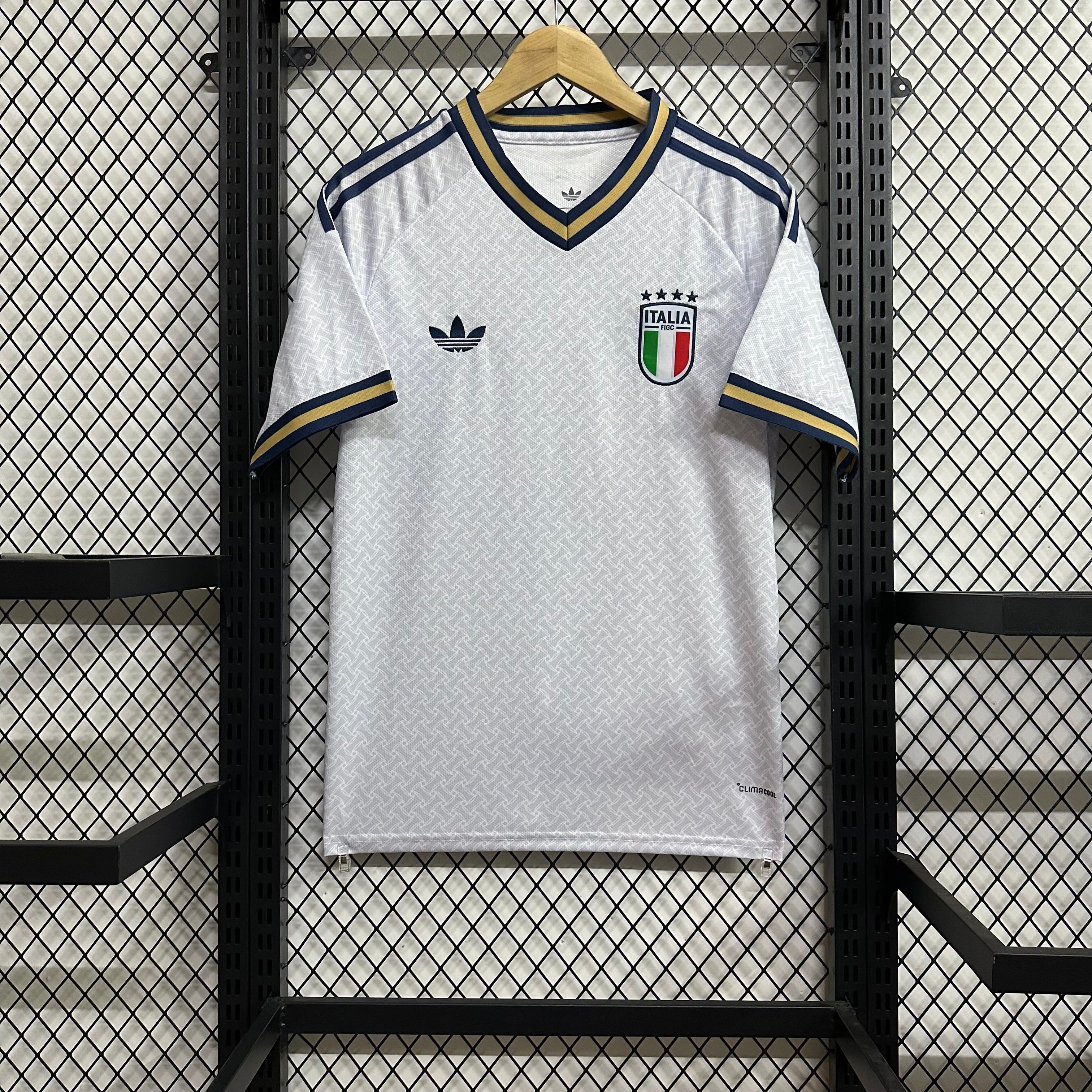 Italy Retro White Jersey – Classic Four-Star Edition