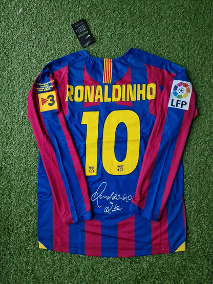 Ronaldinho “Gaucho” Barcelona 2006 Long-Sleeve Retro Football Jersey