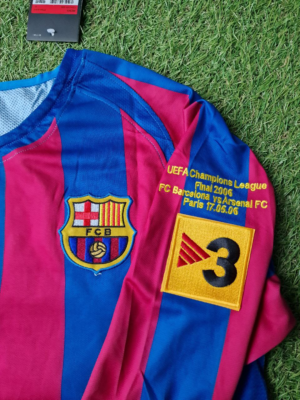Ronaldinho “Gaucho” Barcelona 2006 Long-Sleeve Retro Football Jersey